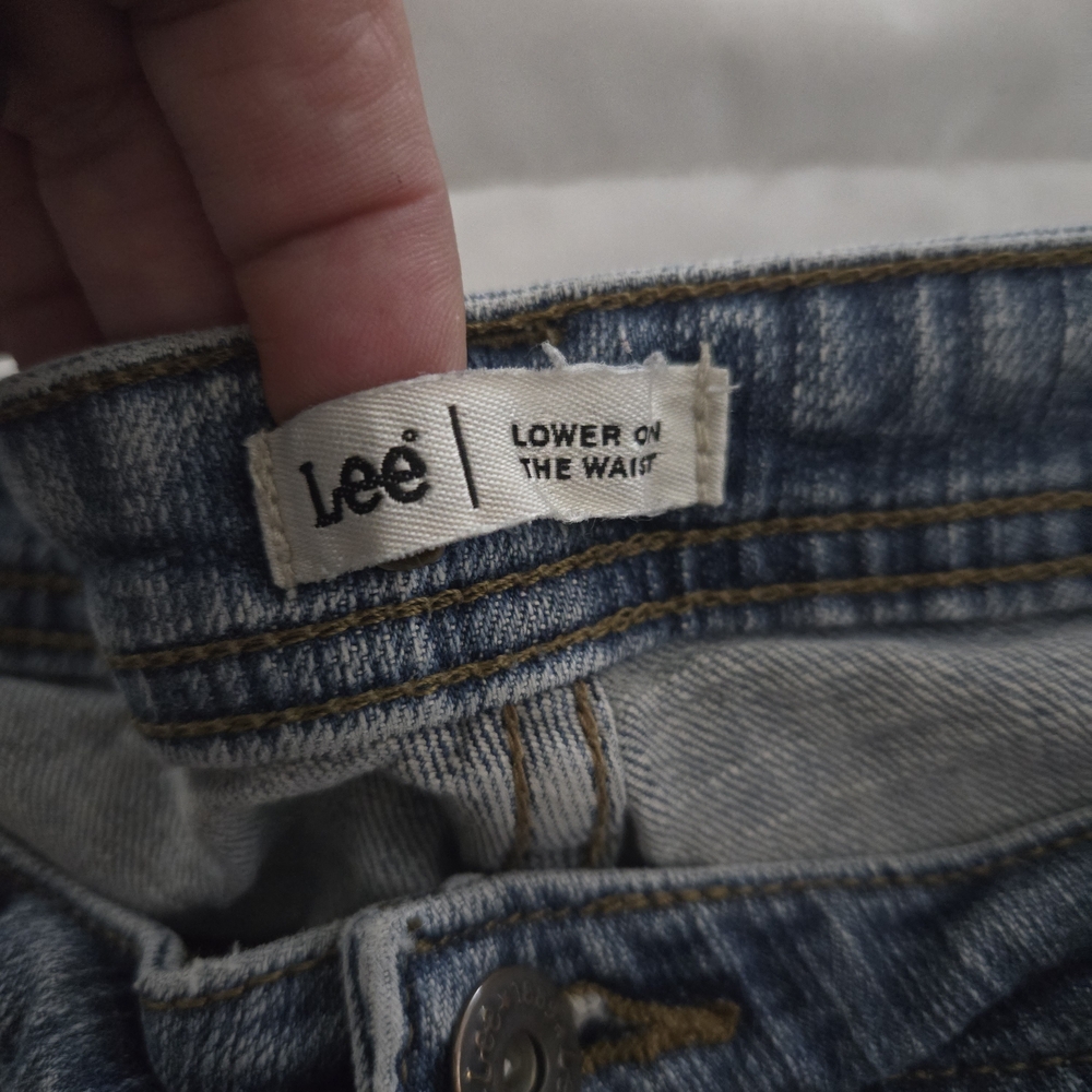 Lee Women's Cropped Blue Jeans - Picture 2 of 4